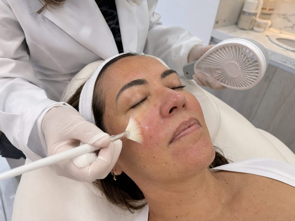 Consultorio de la Dra. María José Urbani, médica especialista en piel sensible y reactiva, en IKI Skin Experts